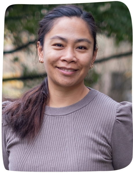 Portrettbilde av kommunikasjonsansatt Marisa. Portrettbilde av kommunikasjonsansatt Marisa.