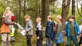 Speidere på post i postløp. Speidere på post i postløp.