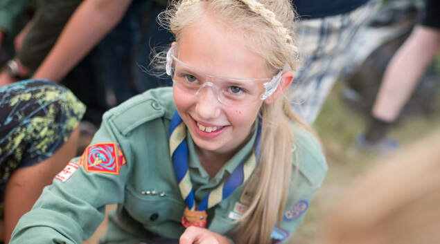 Speider med vernebriller på. Speider med vernebriller på.